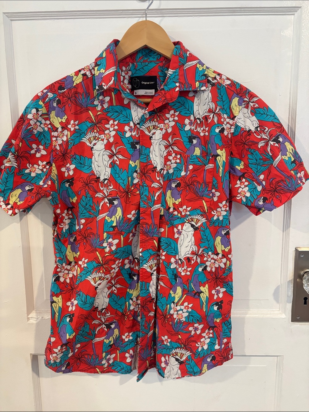 Original Use Red Tropical Parrot & Floral Short-Sleeve Button-Down Shirt